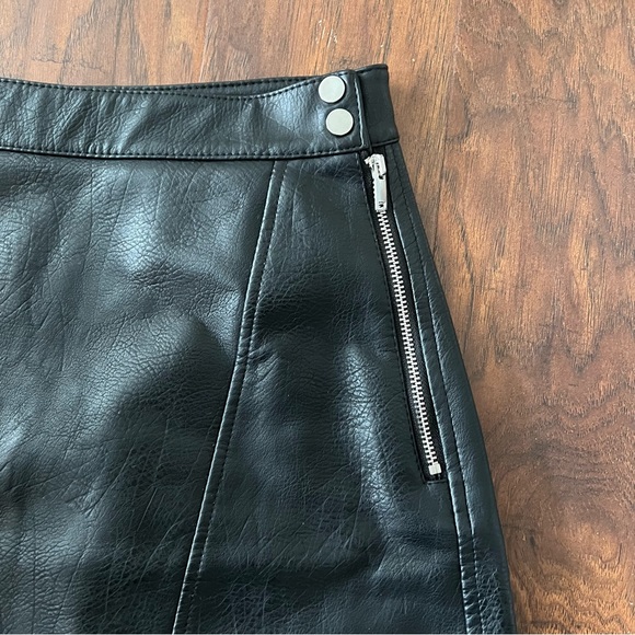 Zara Leather Mini Skirt - Picture 2 of 4